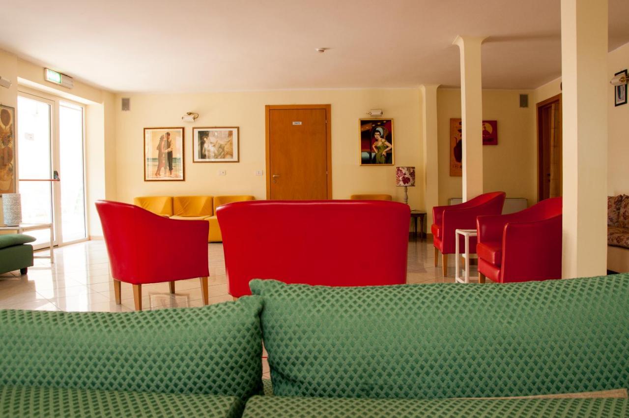 Hotel Rugantino Cesenatico Exterior foto