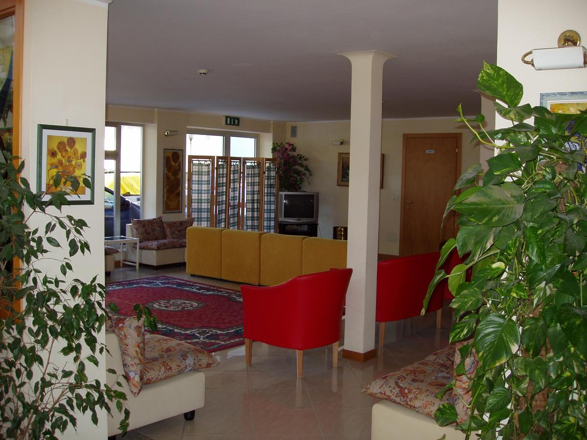 Hotel Rugantino Cesenatico Exterior foto